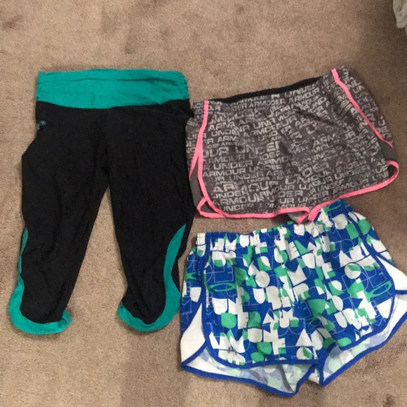 Pants - Under Armour heat gear compression Capri shorts